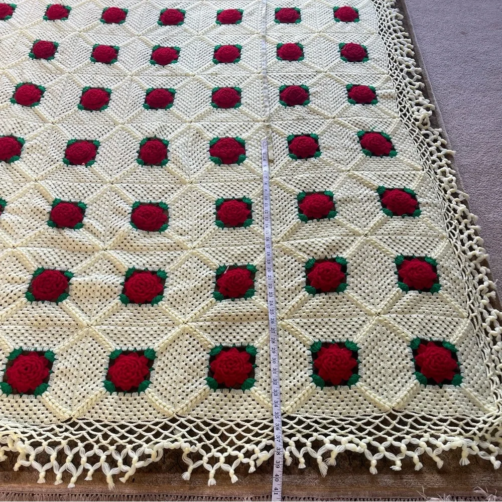 Vintage Hand Crochet Red Roses Bedspread Coverlet